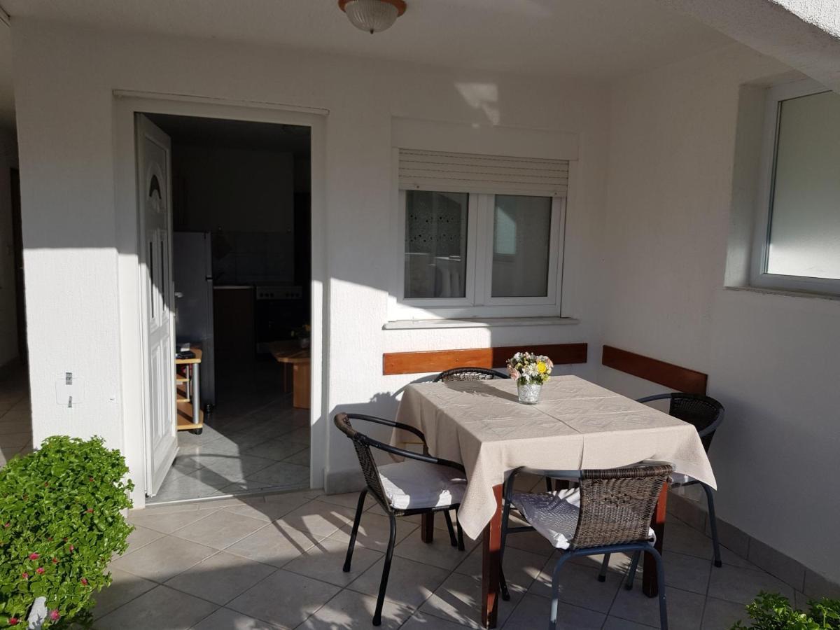 Astra Apartment Vir Exterior photo