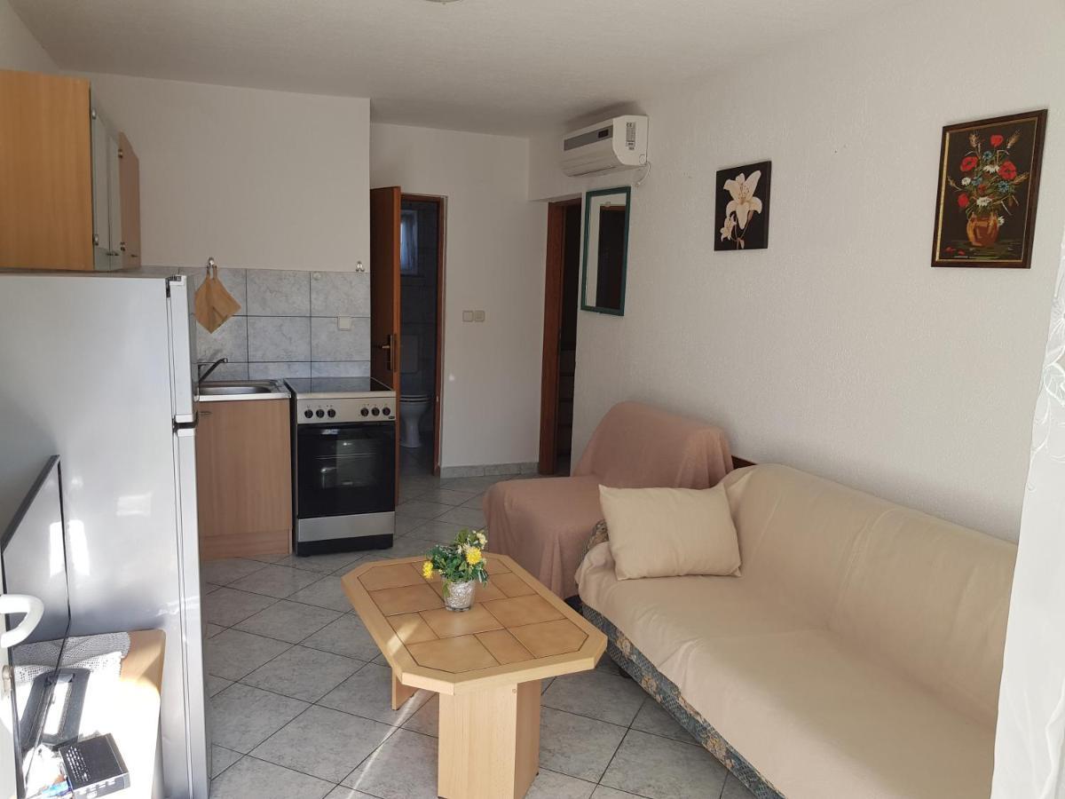 Astra Apartment Vir Exterior photo